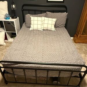 Gray Textured Comforter Set with Accent Pillows